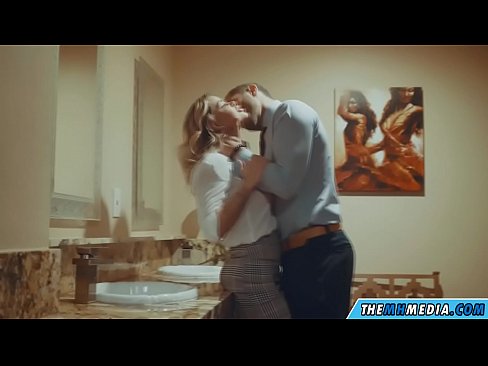 ❤️ Cuando una rubia tetona te seduce en un baño público ❌ Porno en es.hochu-sex-tomsk.ru ❌️